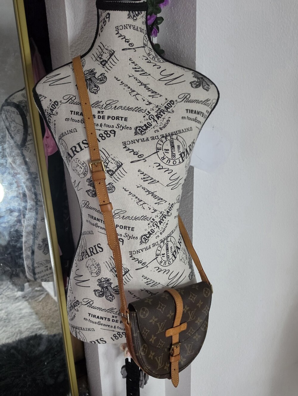 LOUIS VUITTON BROWN SIGNITURE MONO CHANTILLY PM CROSSBODY BAG (GOOD)COA✨️